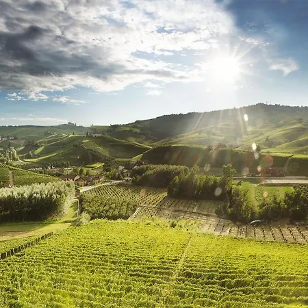 Farm stay Cascina Pugnane Castiglione Falletto